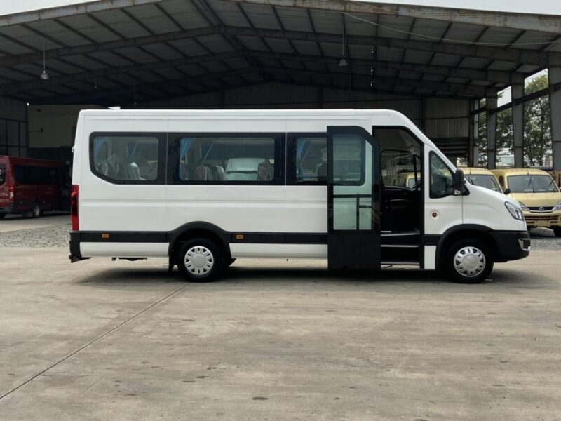 Xe iveco 19 chỗ 1024x768